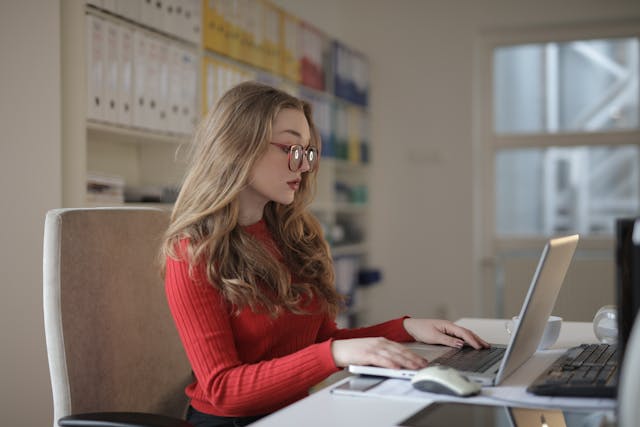 The Role of Time Tracking in Managing Remote Finance Teams Effectively